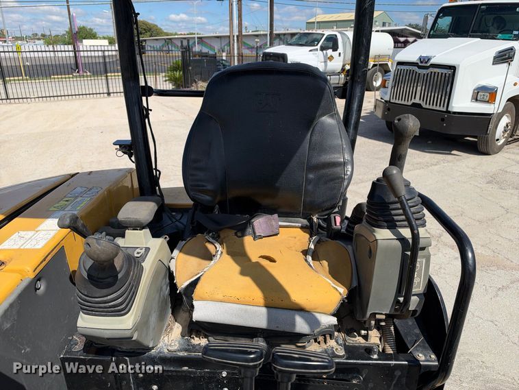 image for item FB8363 2017 Caterpillar 304E2 CR mini excavator