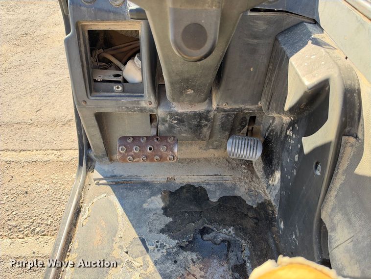 image for item FB8365 2016 Genie GTH-5519 telehandler