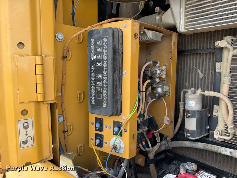 image for item FB8367 2013 Caterpillar 321D LCR excavator