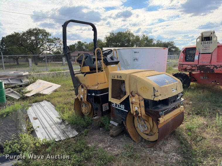 image for item FB8368 2002 Caterpillar CB-214D double drum vibratory roller