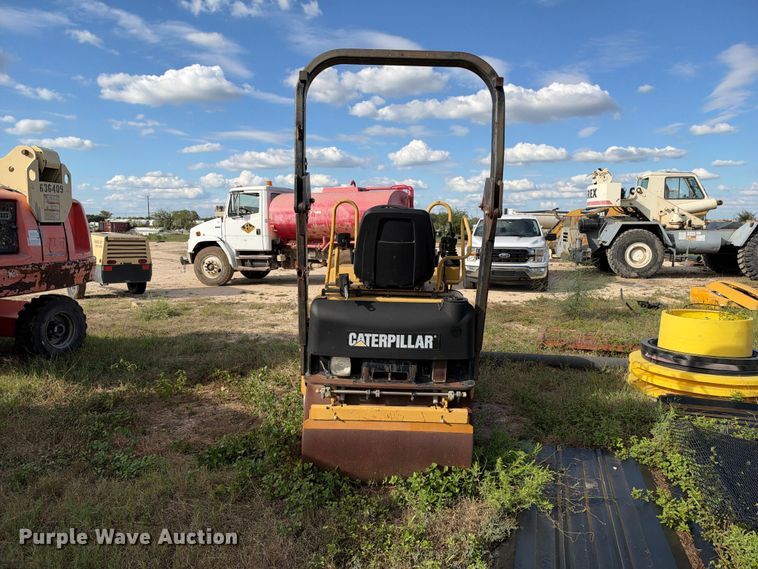 image for item FB8368 2002 Caterpillar CB-214D double drum vibratory roller