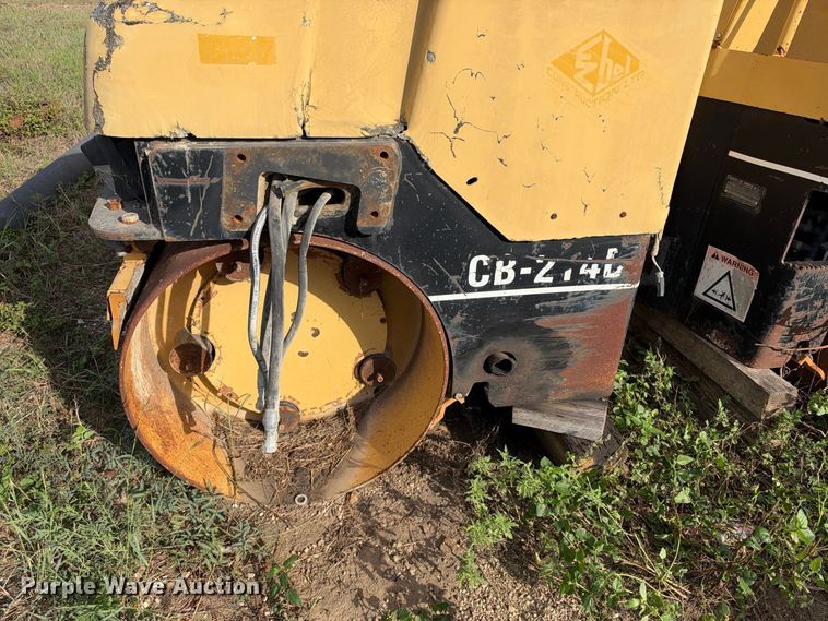 image for item FB8368 2002 Caterpillar CB-214D double drum vibratory roller
