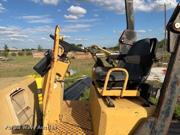 image for item FB8368 2002 Caterpillar CB-214D double drum vibratory roller