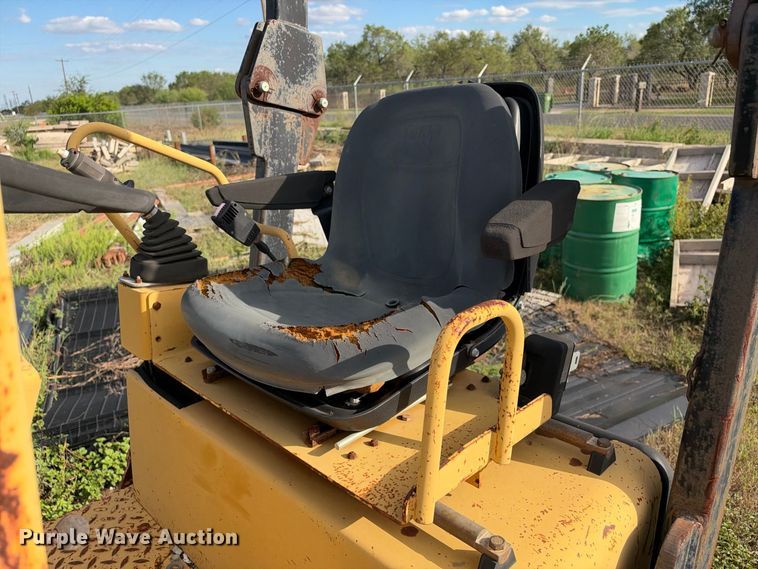 image for item FB8368 2002 Caterpillar CB-214D double drum vibratory roller
