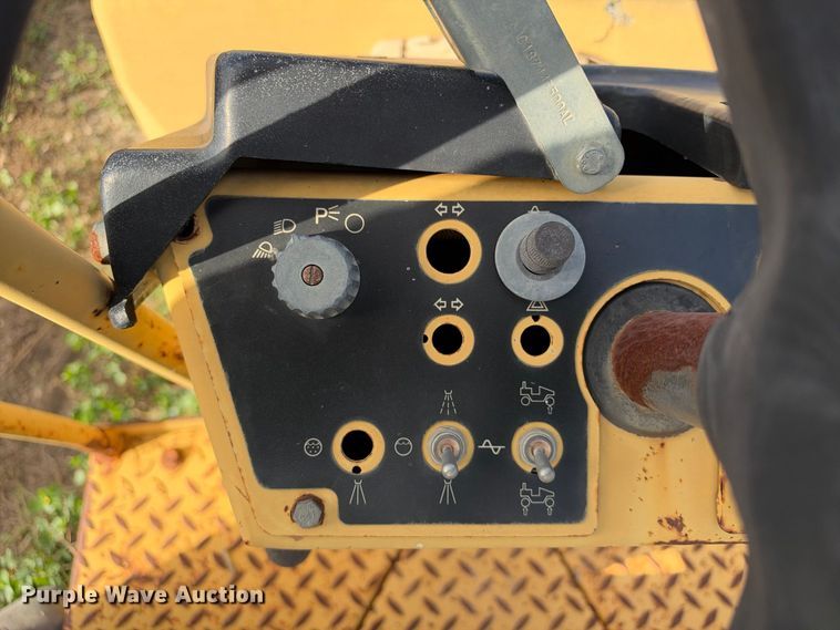 image for item FB8368 2002 Caterpillar CB-214D double drum vibratory roller
