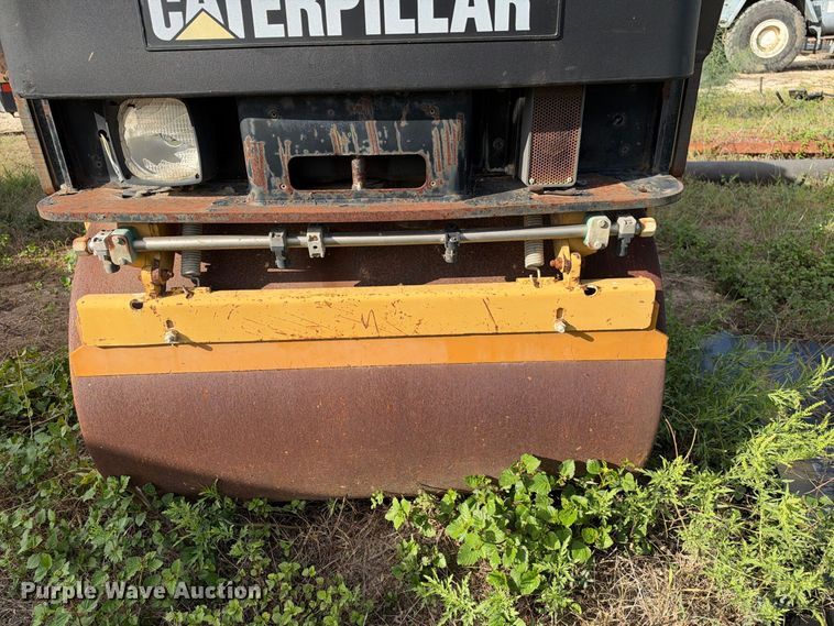 image for item FB8368 2002 Caterpillar CB-214D double drum vibratory roller