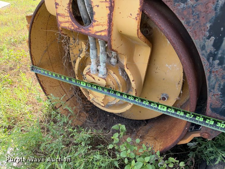 image for item FB8368 2002 Caterpillar CB-214D double drum vibratory roller