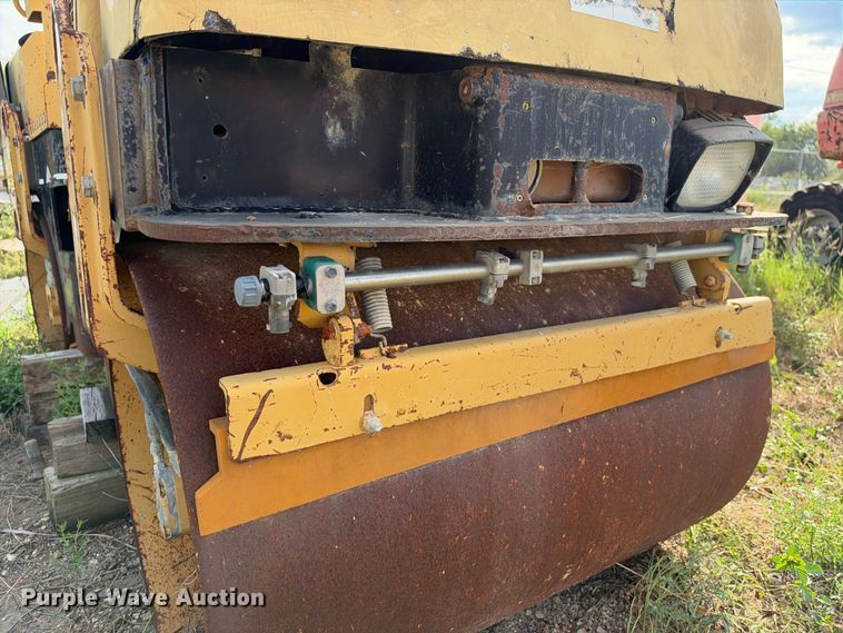 image for item FB8368 2002 Caterpillar CB-214D double drum vibratory roller