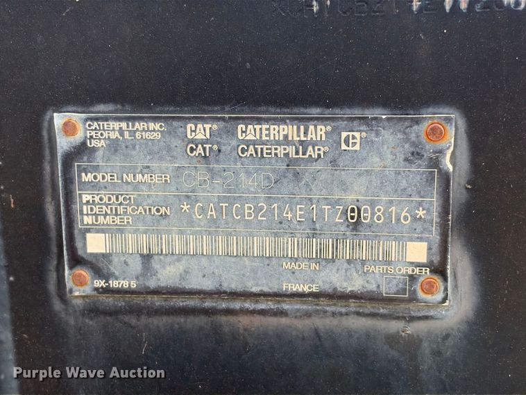 image for item FB8368 2002 Caterpillar CB-214D double drum vibratory roller