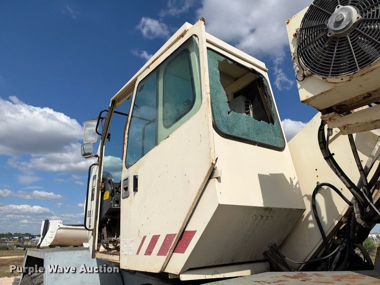 image for item FB8370 1999 Terex RT335 crane