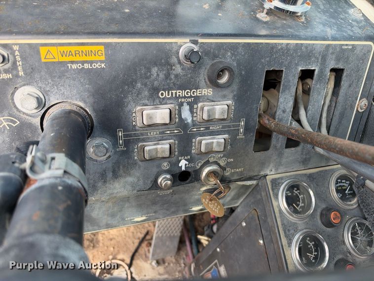 image for item FB8370 1999 Terex RT335 crane
