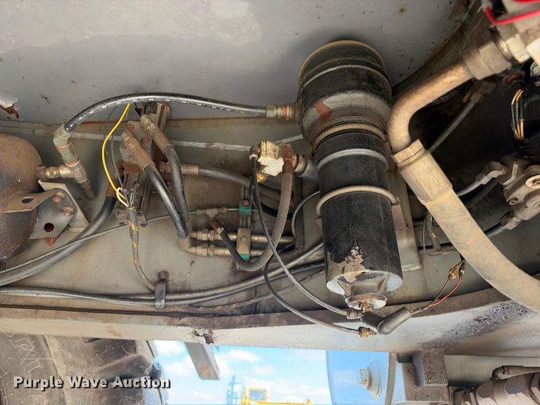 image for item FB8370 1999 Terex RT335 crane