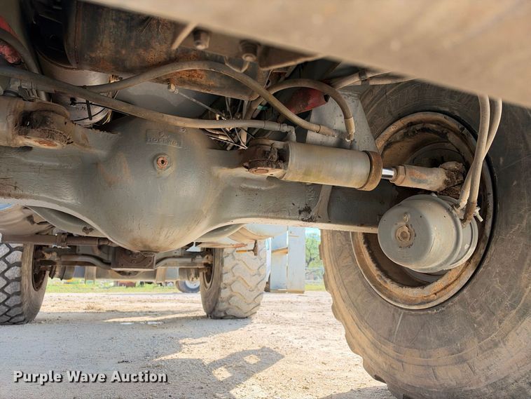 image for item FB8370 1999 Terex RT335 crane