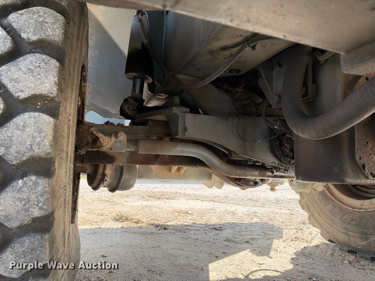 image for item FB8370 1999 Terex RT335 crane