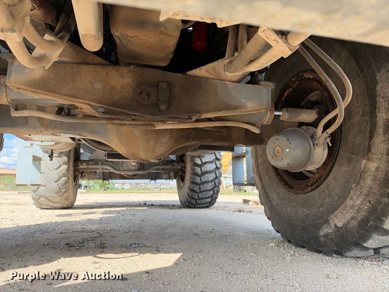 image for item FB8370 1999 Terex RT335 crane