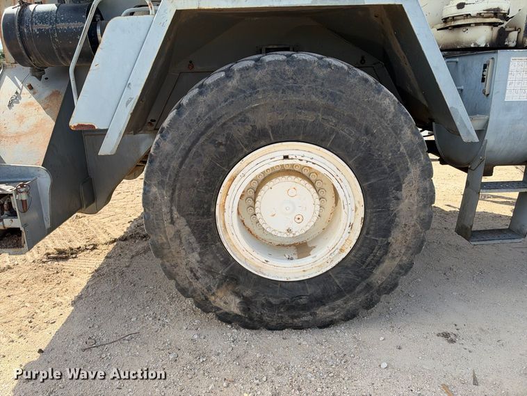 image for item FB8370 1999 Terex RT335 crane