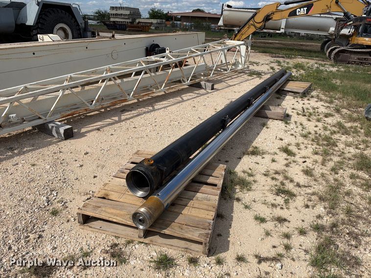 image for item FB8370 1999 Terex RT335 crane