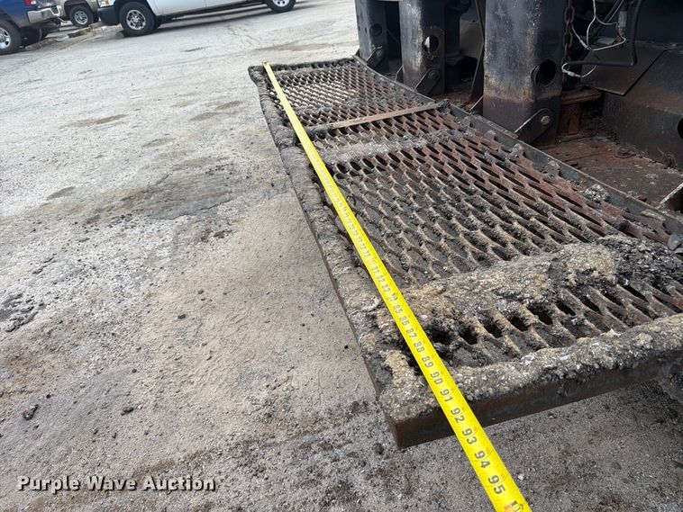 image for item FC3397 2007 Blaw-Knox PF-2181 paver