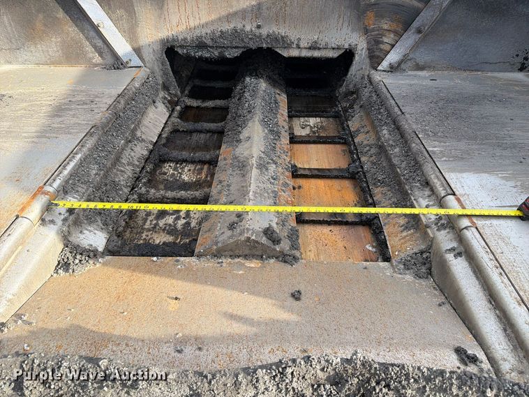 image for item FC3397 2007 Blaw-Knox PF-2181 paver