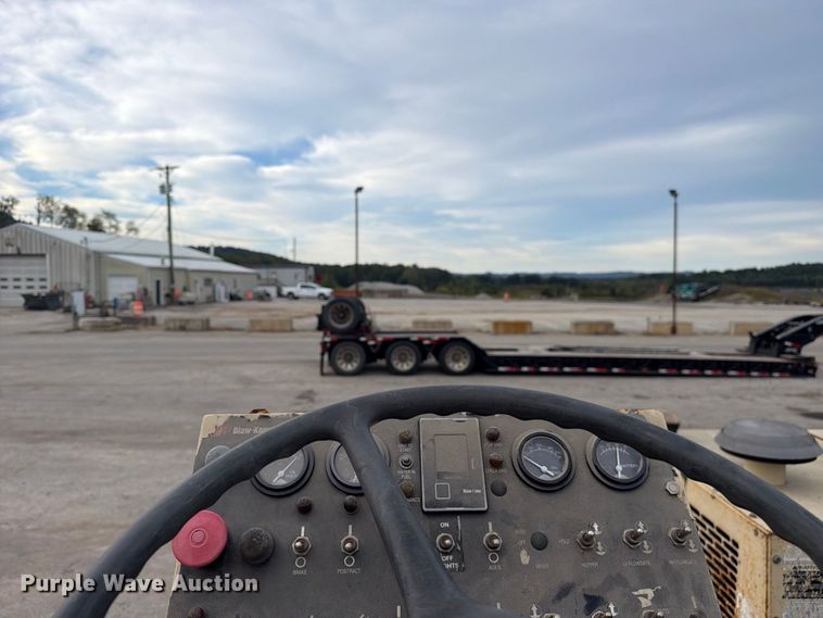 image for item FC3397 2007 Blaw-Knox PF-2181 paver