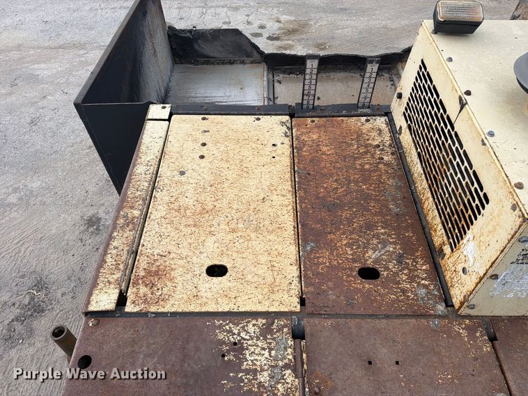 image for item FC3397 2007 Blaw-Knox PF-2181 paver