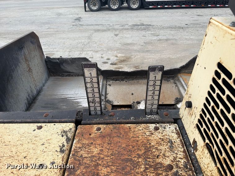 image for item FC3397 2007 Blaw-Knox PF-2181 paver