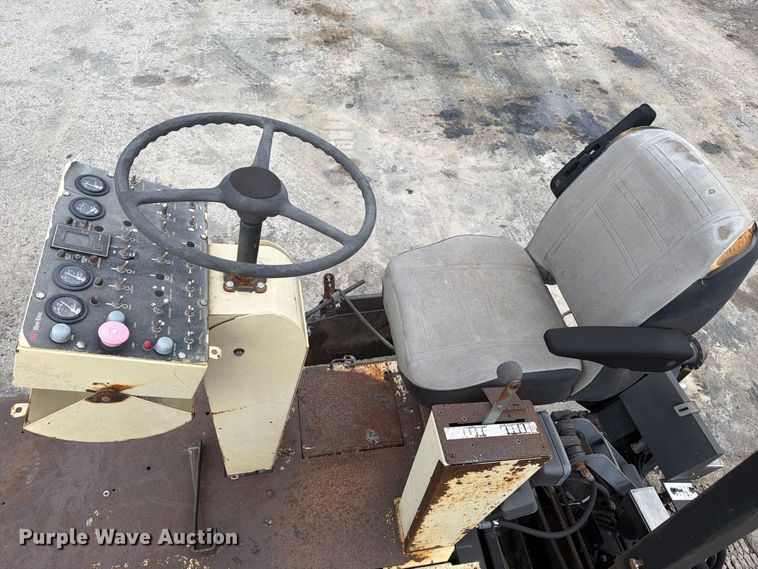 image for item FC3397 2007 Blaw-Knox PF-2181 paver