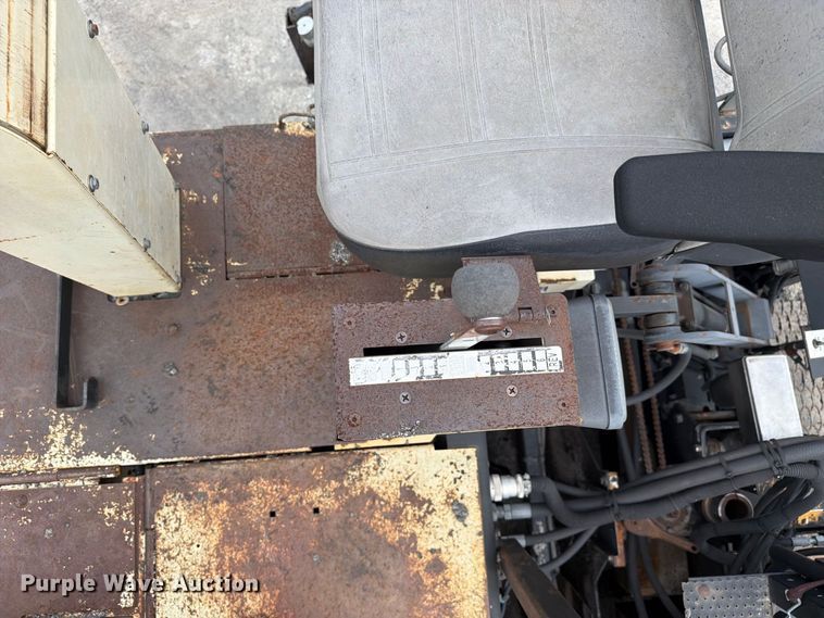 image for item FC3397 2007 Blaw-Knox PF-2181 paver