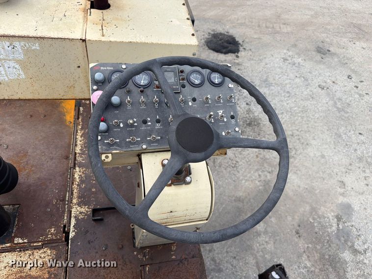 image for item FC3397 2007 Blaw-Knox PF-2181 paver