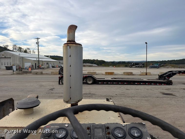 image for item FC3397 2007 Blaw-Knox PF-2181 paver