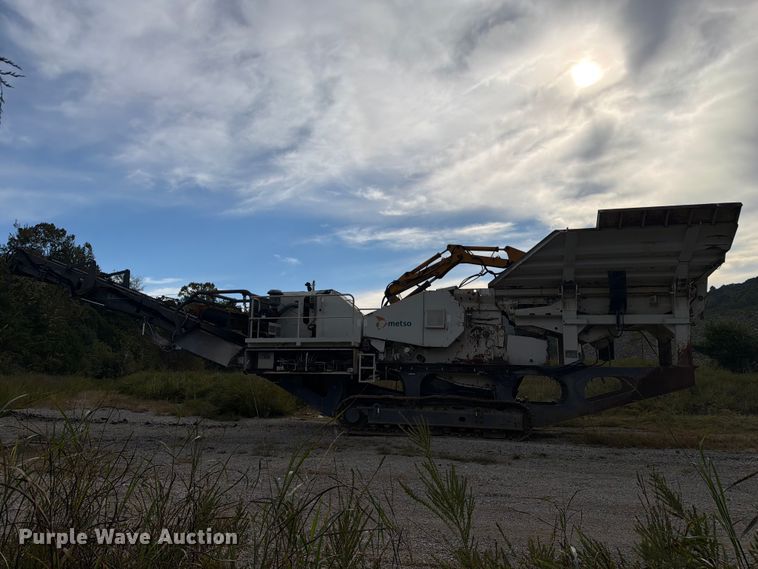 image for item FC3398 2005 Metso LOKOTRACK LT 105 Mobile Crusher
