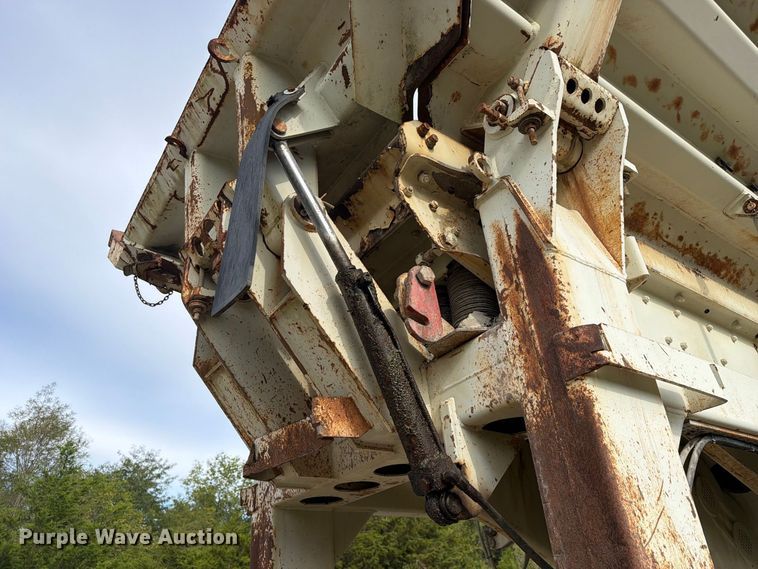 image for item FC3398 2005 Metso LOKOTRACK LT 105 Mobile Crusher