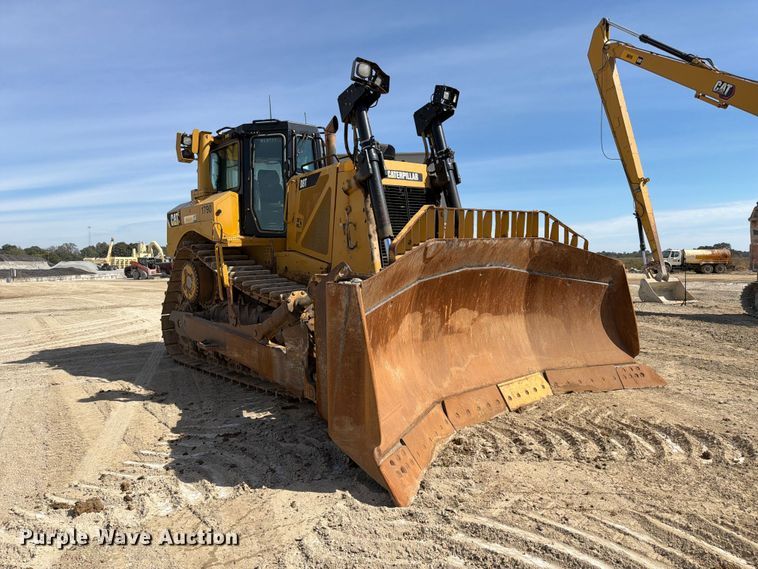 image for item FC3399 2012 Caterpillar D8T dozer