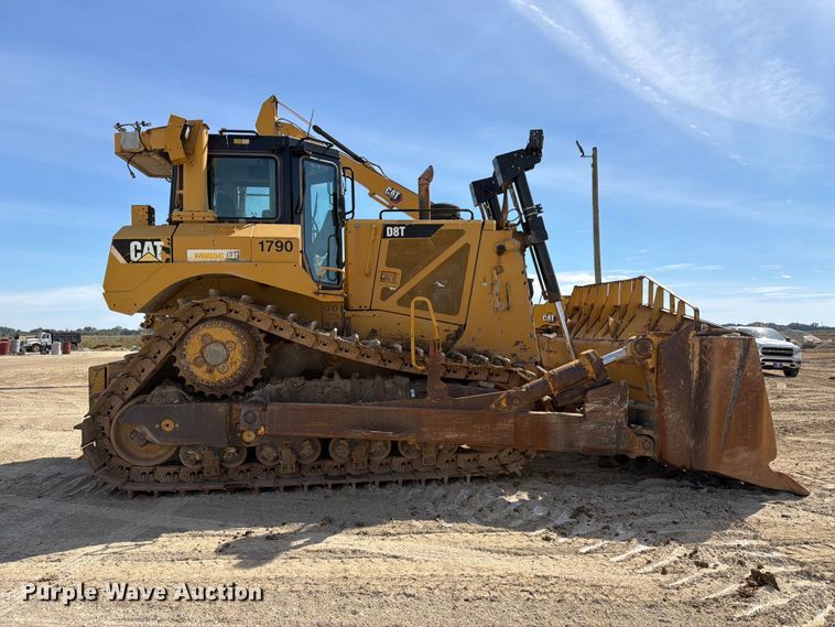 image for item FC3399 2012 Caterpillar D8T dozer