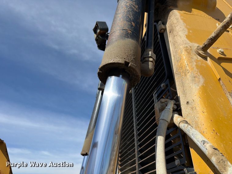 image for item FC3399 2012 Caterpillar D8T dozer
