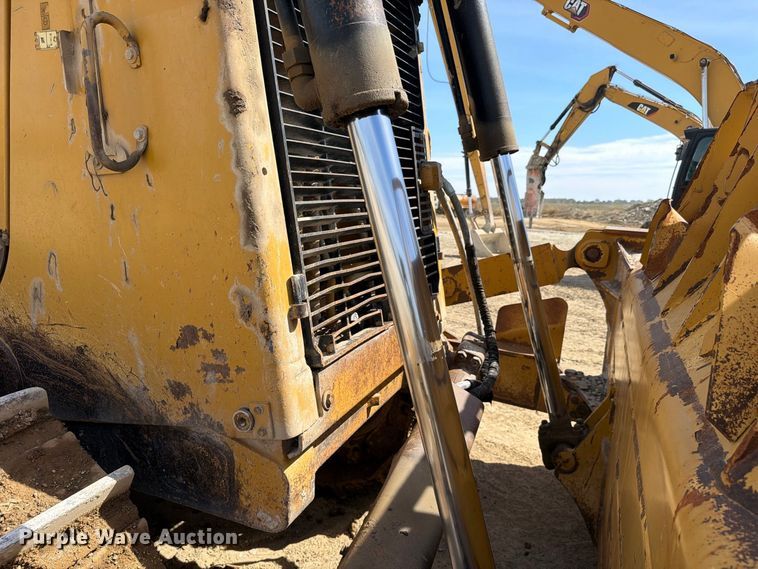 image for item FC3399 2012 Caterpillar D8T dozer