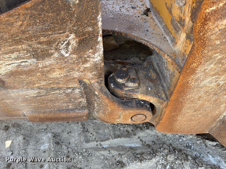 image for item FC3399 2012 Caterpillar D8T dozer