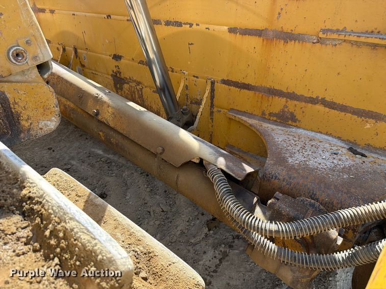 image for item FC3399 2012 Caterpillar D8T dozer