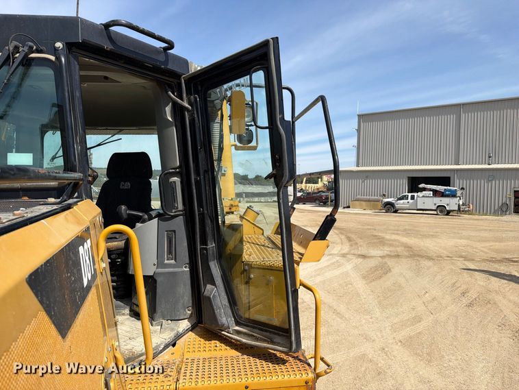 image for item FC3399 2012 Caterpillar D8T dozer
