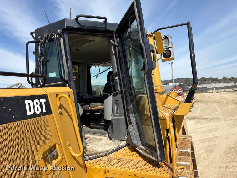 image for item FC3399 2012 Caterpillar D8T dozer