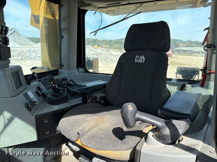 image for item FC3399 2012 Caterpillar D8T dozer