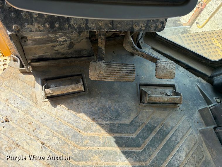 image for item FC3399 2012 Caterpillar D8T dozer