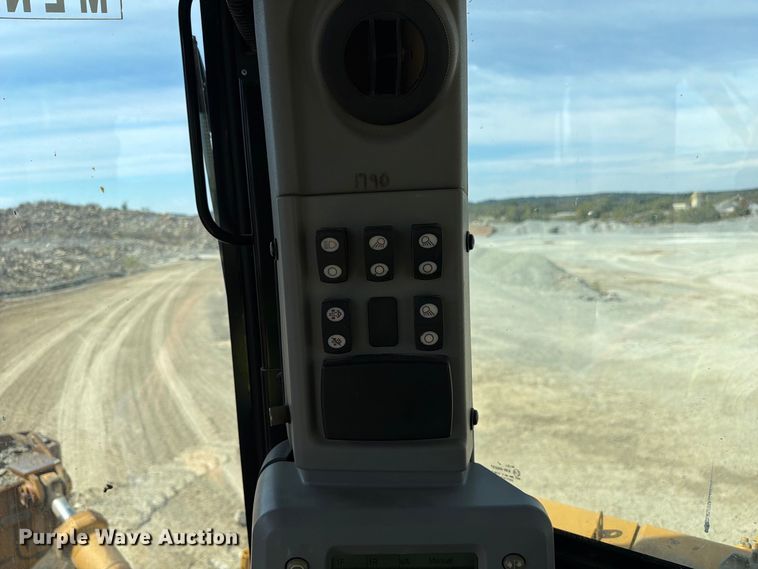 image for item FC3399 2012 Caterpillar D8T dozer