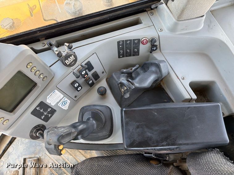 image for item FC3399 2012 Caterpillar D8T dozer