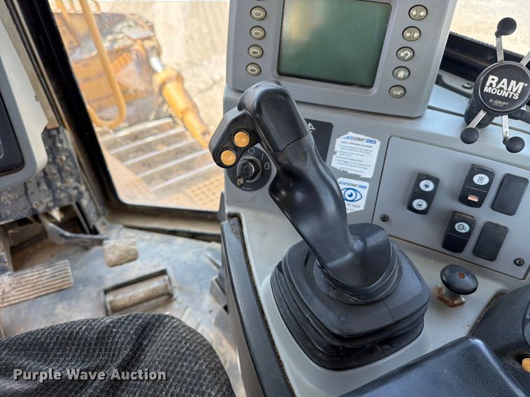 image for item FC3399 2012 Caterpillar D8T dozer