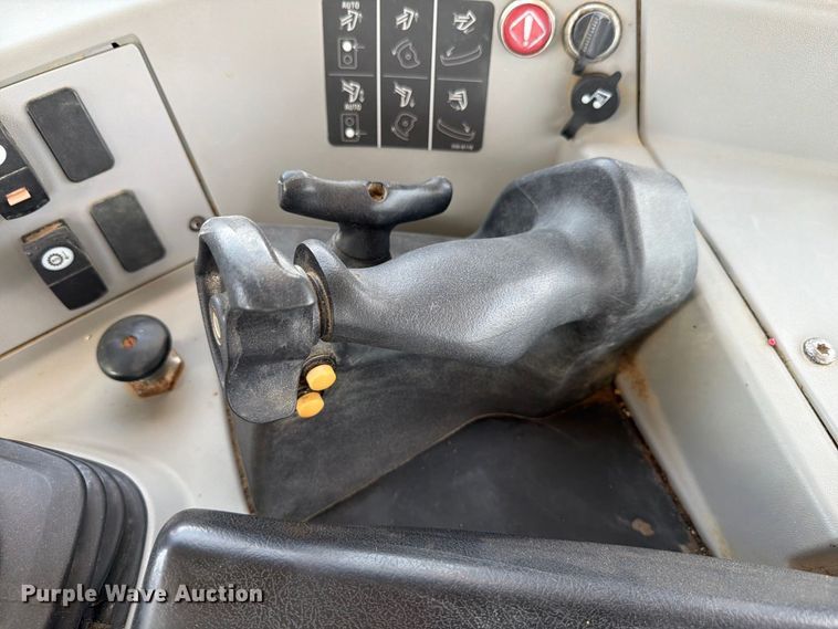 image for item FC3399 2012 Caterpillar D8T dozer
