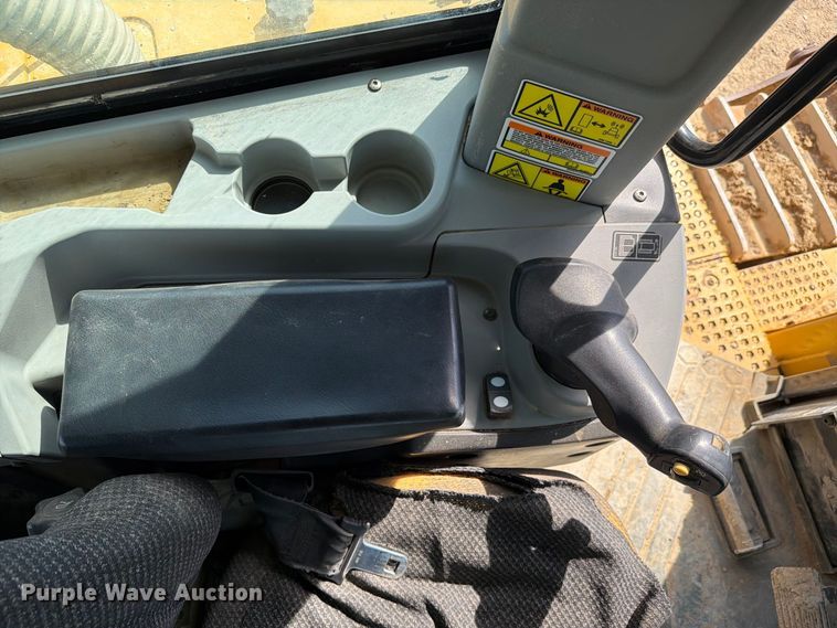 image for item FC3399 2012 Caterpillar D8T dozer