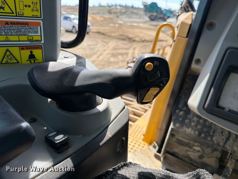 image for item FC3399 2012 Caterpillar D8T dozer