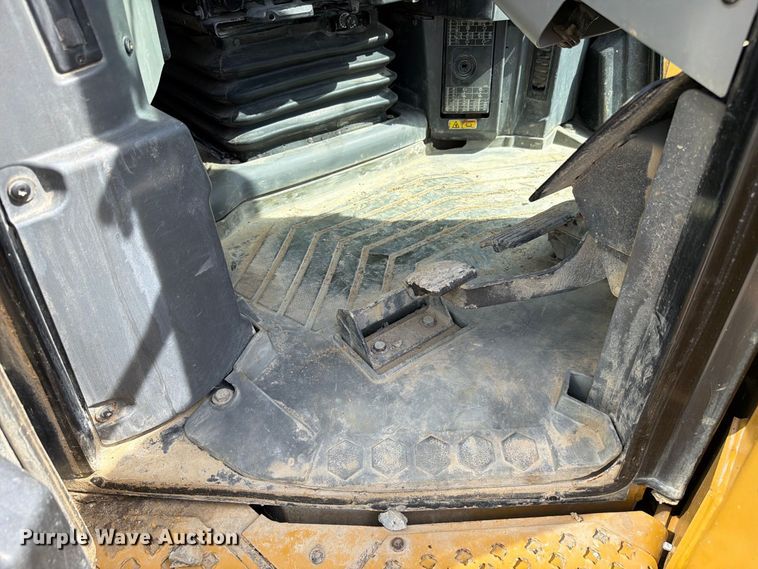 image for item FC3399 2012 Caterpillar D8T dozer