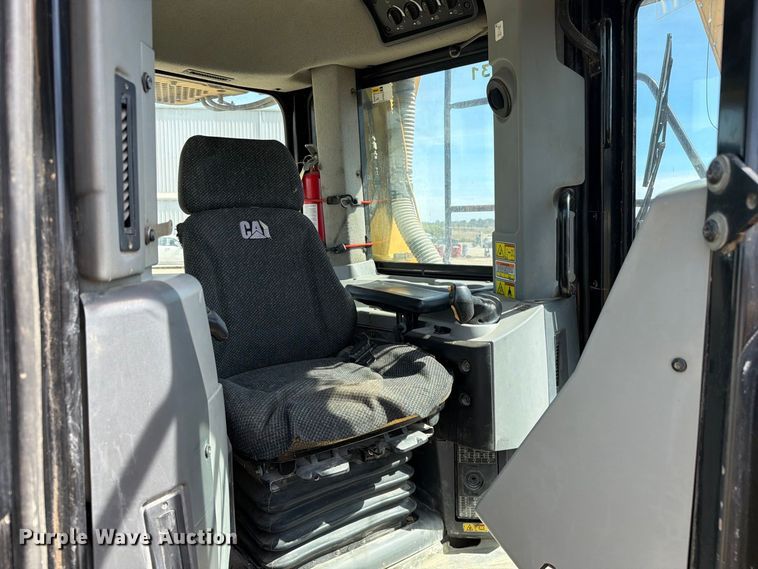 image for item FC3399 2012 Caterpillar D8T dozer